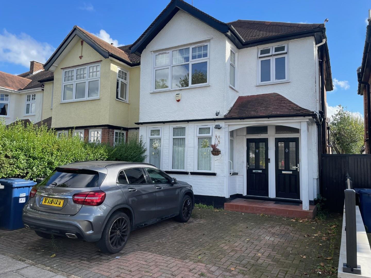 Goodwyn Avenue, Mill Hill